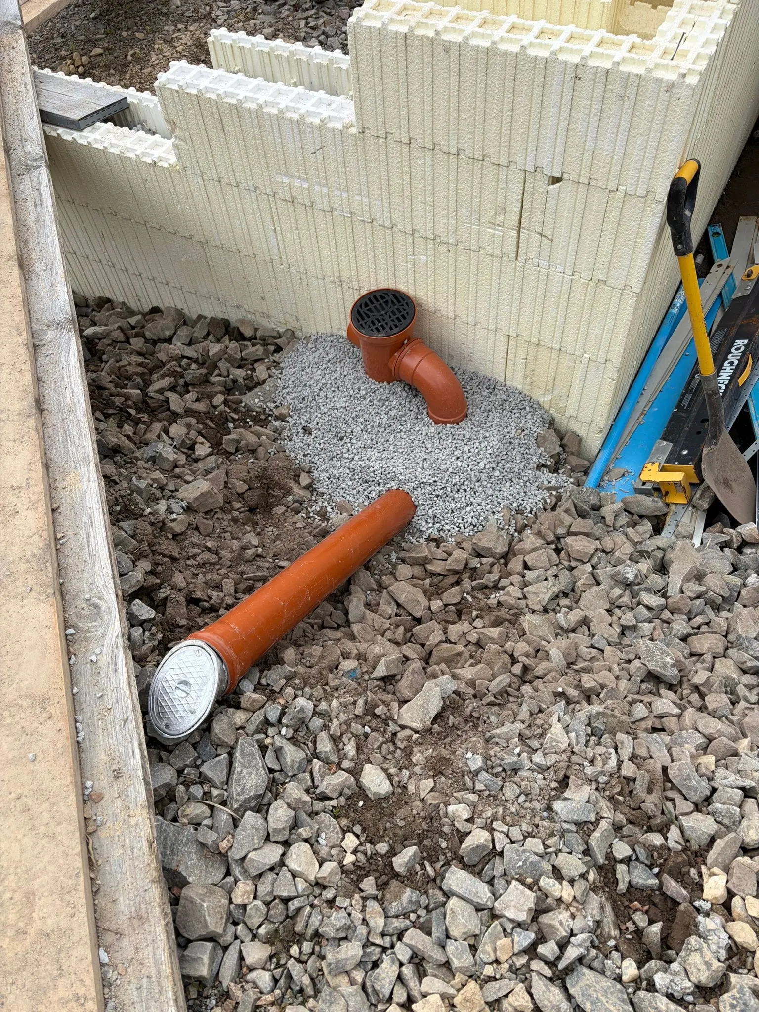 Gully and access point against the ICF wall